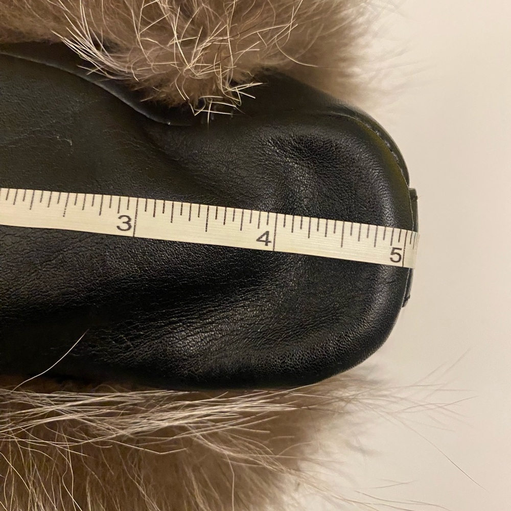 COACH LEGACY SILVER/BLACK WHITE FOX FUR CLUTCH w/TASSEL π (R$1,200) Like New - Picture 14 of 16